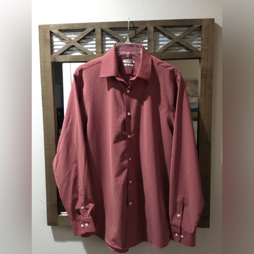 Haggar lightweight. 15-15 1/2 neck. 50% recycled poly